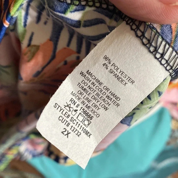 Scarlett Plus Hawaiian Print Floral Knit Crisscross Skeeved Blouse - Picture 10 of 10